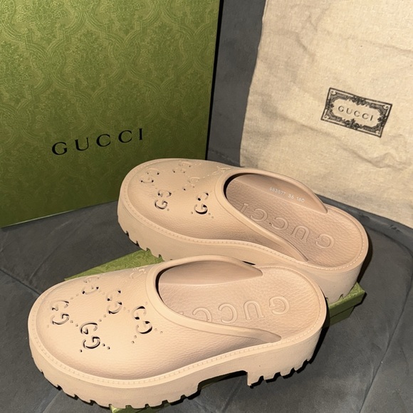 GUCCI WOMEN'S PLATFORM SANDAL WITH PERFORATED G - Picture 2 of 4